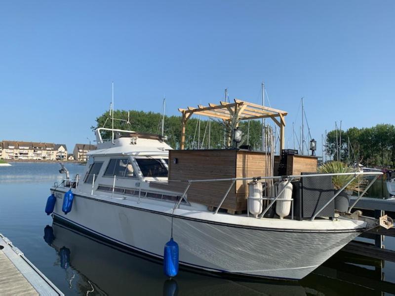 Magnifique Bateau Maison Hotel Ouistreham Eksteriør billede